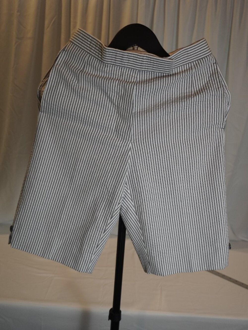NWT Thom Browne Seersucker Shorts IT 36 / US 28 Gray White Stripe Backstrap